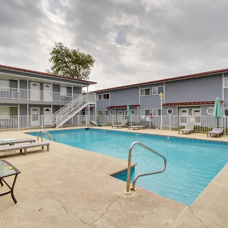Near Beach And Casinos Biloxi Condo With Pool Access
